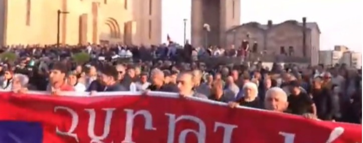 В Ереване проходит шествие оппозиции 