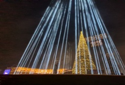 Огни зажглись на главной елке Армении (ФОТО, ВИДЕО) 