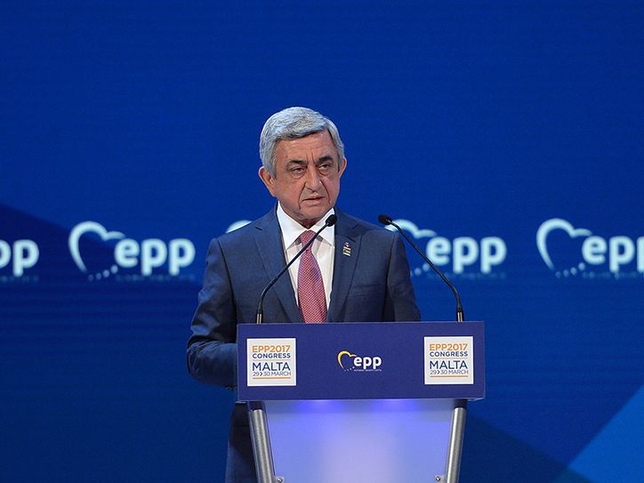 Никол Пашинян пригласил Армена Саркисяна на Площадь Республики в Ереване