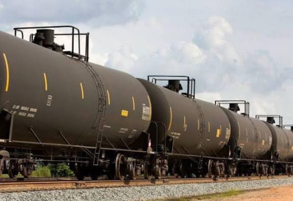 The first shipment of Azerbaijani gasoline has crossed the border between Armenia and Georgia: Minister