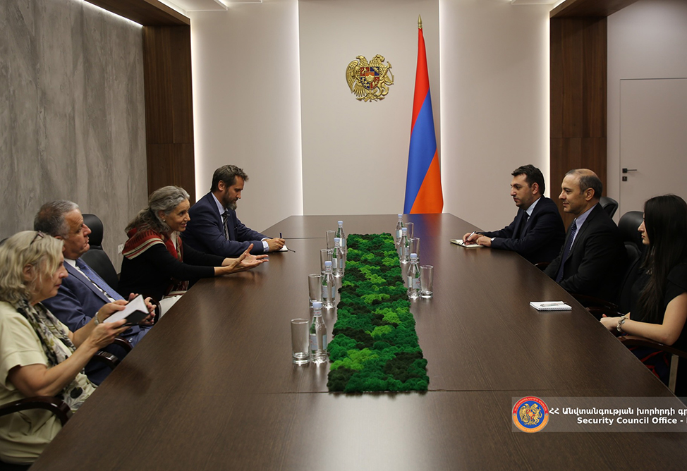 Grigoryan discussed economic opportunities of the Washington Declaration with the EU Special Representative