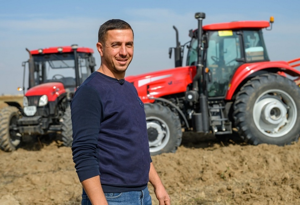 A young farmer develops his village through hard work