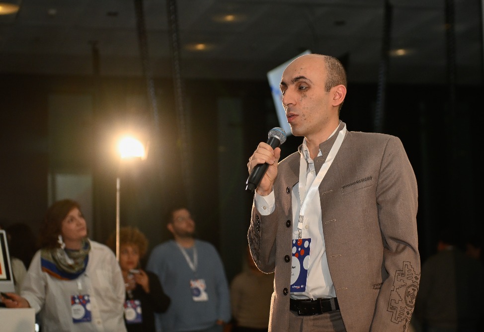 AI qez ban, Артак Бегларян