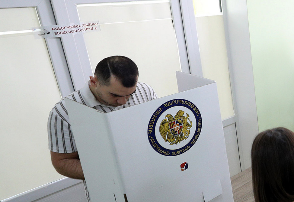 В Армении завершилось голосование на выборах в парламент 9-го созыва 