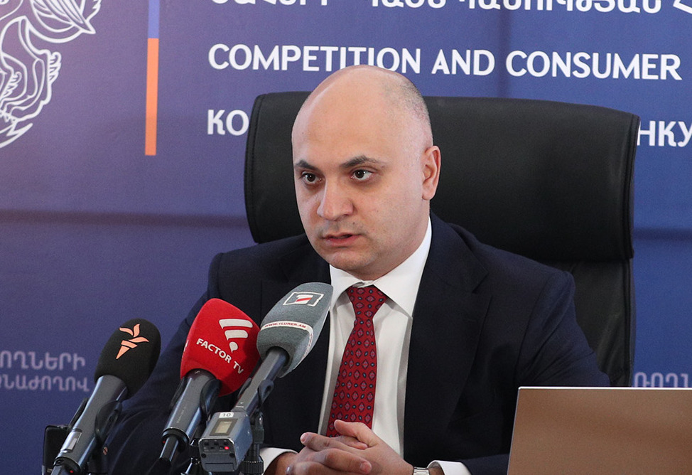 В Армении хозсубъектов не принуждали к закупке азербайджанского бензина — глава регулятора