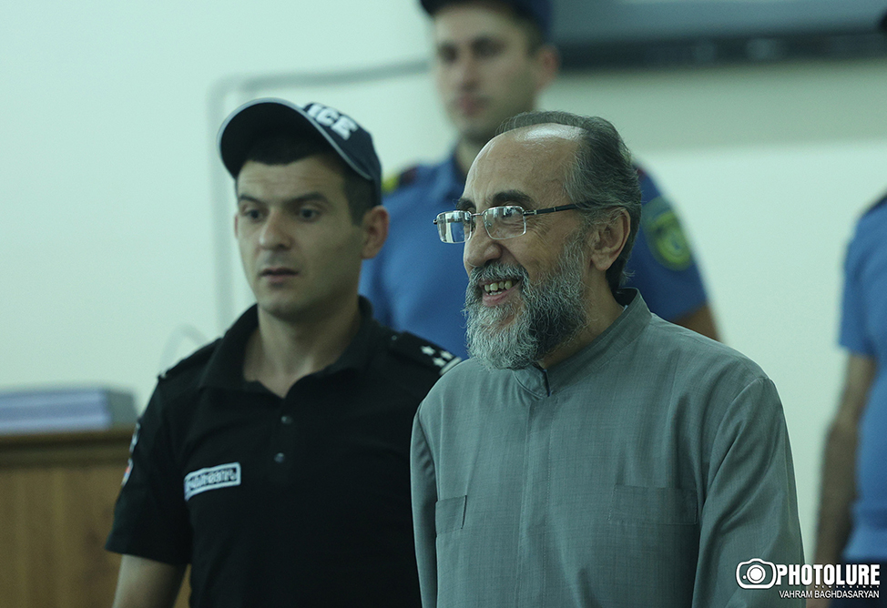 Архиепископ Микаэл Аджапахян останется под арестом, суд отклонил ходатайство о его освобождении Архиепископ Микаэл Аджапахян останется под арестом, суд отклонил ходатайство о его освобождении