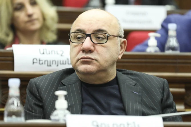 СМИ пишут о планах по отзыву посла Армении в РФ Гургена Арсеняна. В пресс-службе премьера ответили