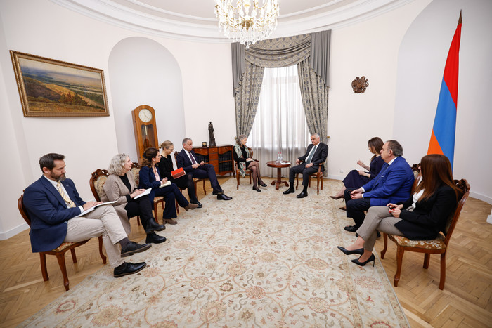 Regional communications and border delimitation discussed by Grigoryan and  Grono