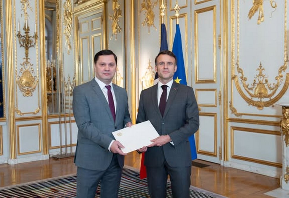 New Armenian ambassador to France presents credentials to President Macron