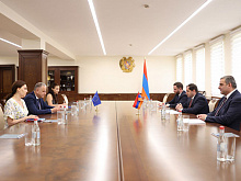 Armenian Defence Minister discusses defence cooperation and regional security with EU ambassador