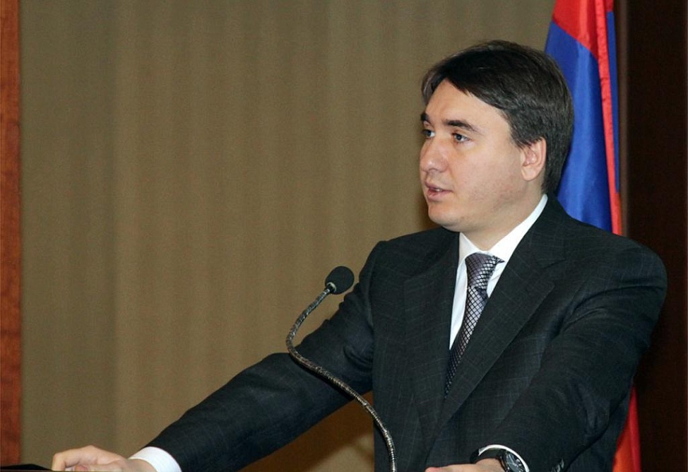 Some 25,000 Armenians emigrate annually; minister says