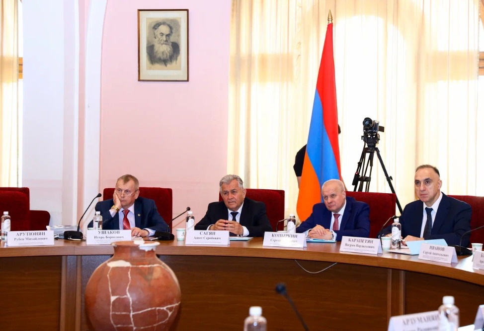 Бурназян, конференция, Копыркин Бурназян, конференция, Копыркин