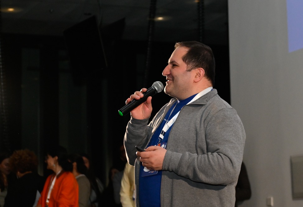 AI qez ban, Геворг Погосян AI qez ban, Геворг Погосян